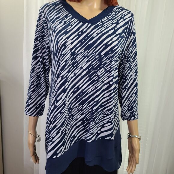 Chicos Easywear Top Asymmetrical 3/4 Sleeve - Picture 4 of 8